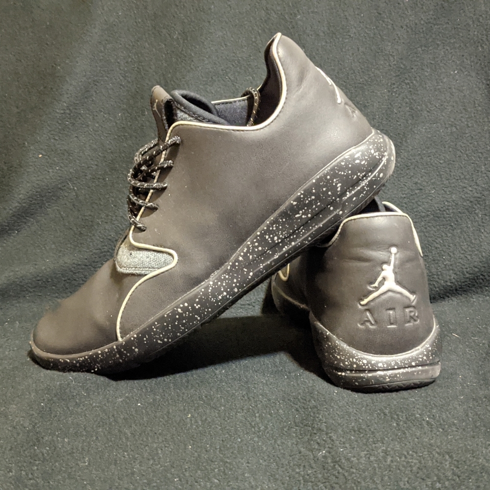 Jordan Eclipse Holiday, M 8.5, black/space grey